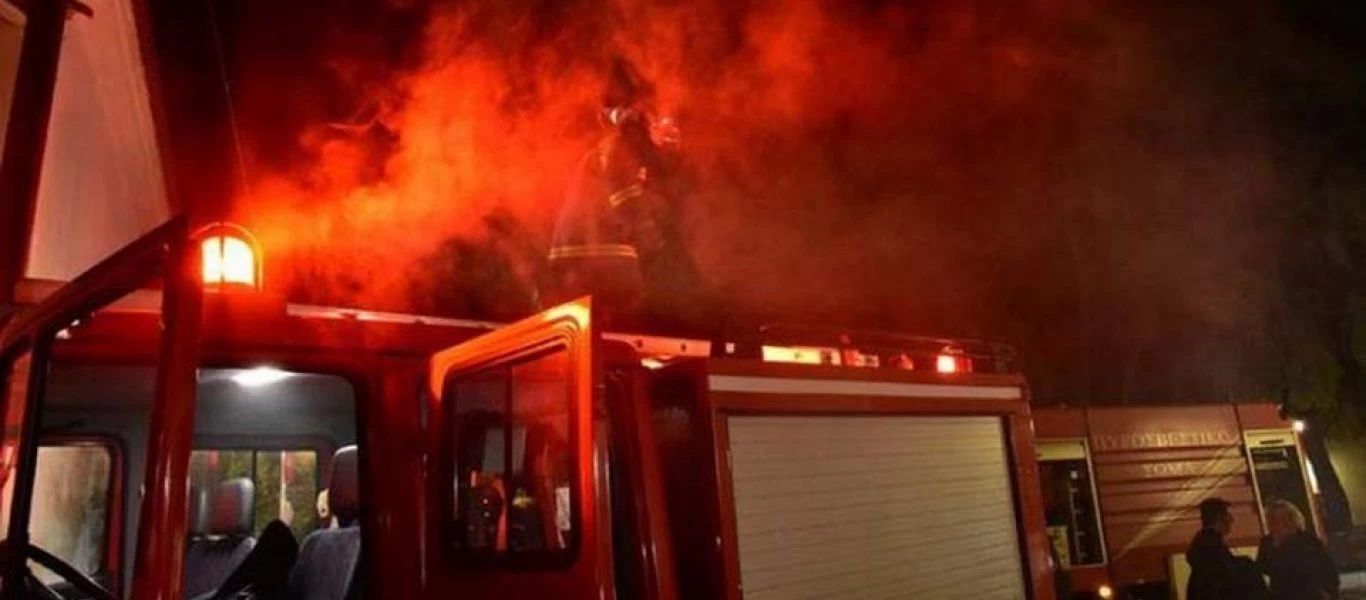 Βόλος: Κάηκε διπλοκατοικία στην Νέα Ιωνία - Μία γυναίκα πυροσβέστης τραυματίστηκε